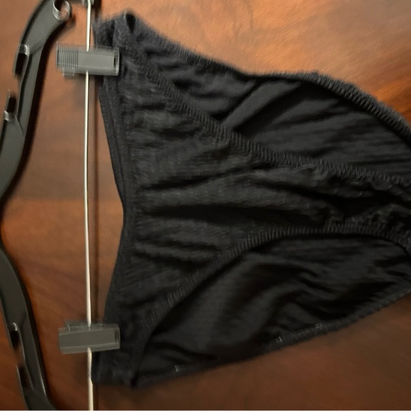 Tara grinna black bikini - Picture 4 of 5